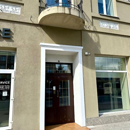 Apartments In The City Center, Near A Theatre, Zlata Plaza 罗夫诺 外观 照片