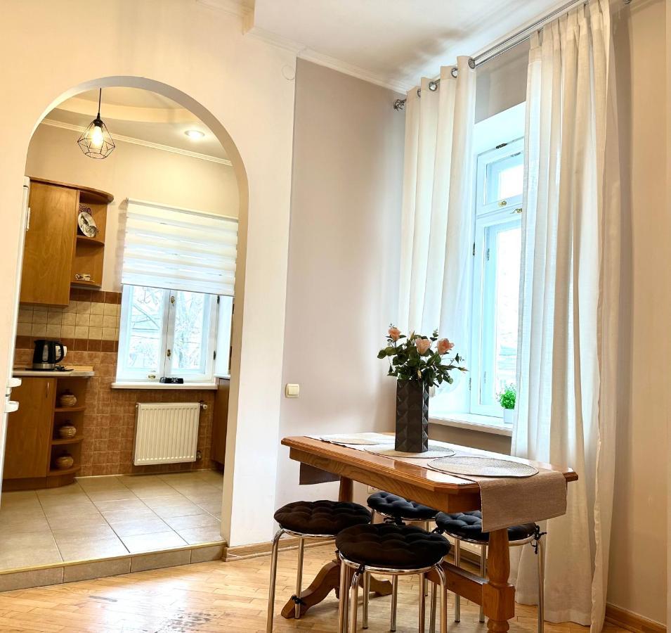 Apartments In The City Center, Near A Theatre, Zlata Plaza 罗夫诺 外观 照片