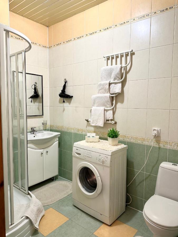 Apartments In The City Center, Near A Theatre, Zlata Plaza 罗夫诺 外观 照片