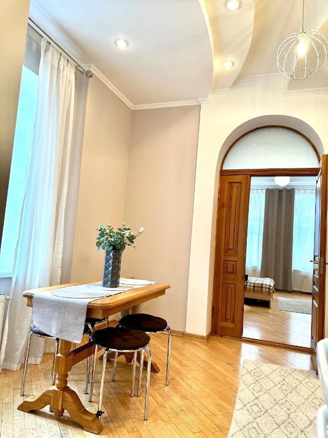 Apartments In The City Center, Near A Theatre, Zlata Plaza 罗夫诺 外观 照片