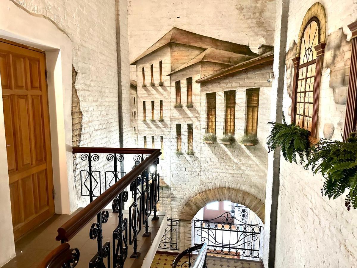 Apartments In The City Center, Near A Theatre, Zlata Plaza 罗夫诺 外观 照片